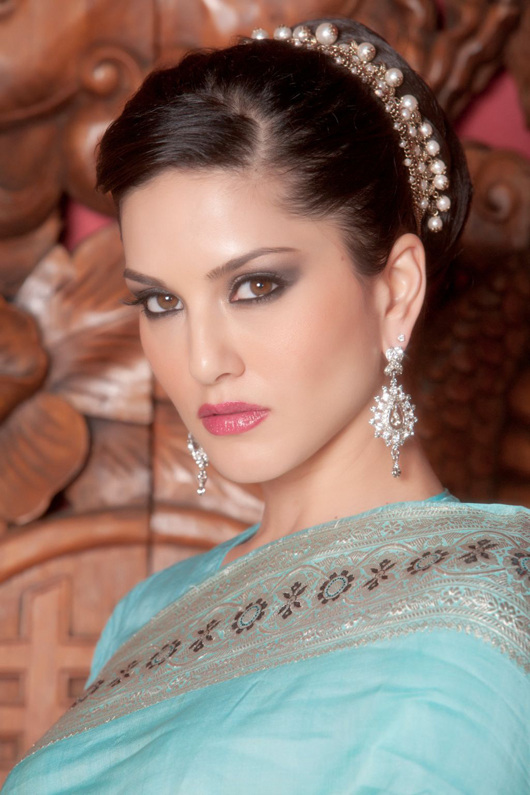 Finally, Sunny Leone finds a nest in Bollywood